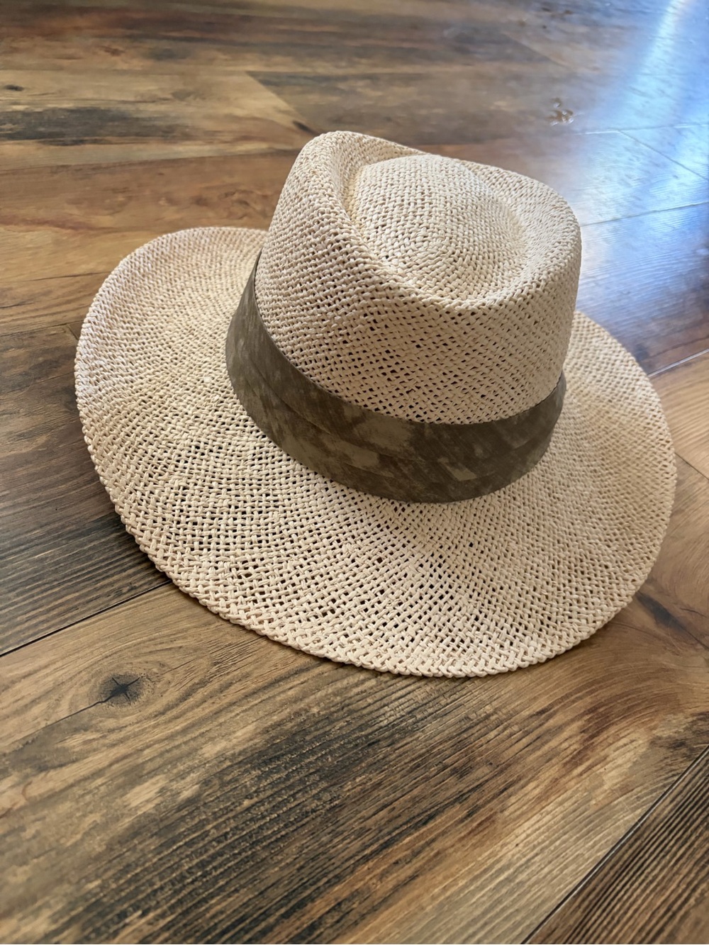 Men's Beige Straw Fedora with Olive Band